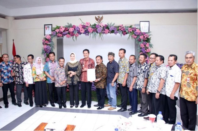 Foto: Walikota Batu bersama para Kadis, Lurah, dan Kepala Desa dalam kegiatan Musrenbangcam di Bumiaji