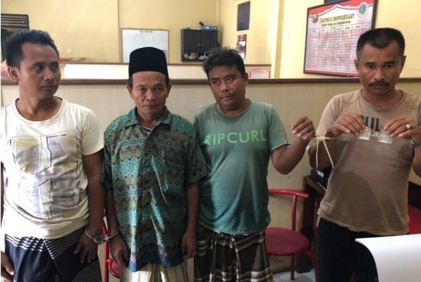 Foto: Empat tersangka sabu yang diamankan polisi