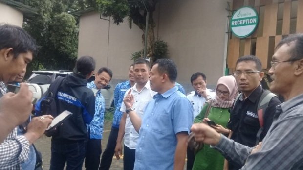 Foto: sidak DPR dan Dinas Perizinan ke tempat karaoke Sambel Apel