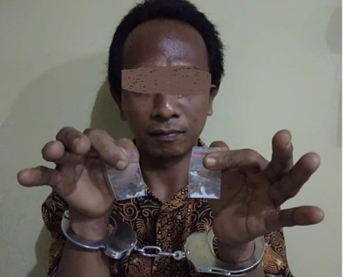 Foto: Tersangka sabu asal Desa Mantajun, Kecamatan Dasuk, usai ditangkap polisi