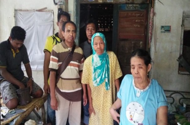 Foto: Warga Pamekasan Yang Menerima Bantuan Listrik