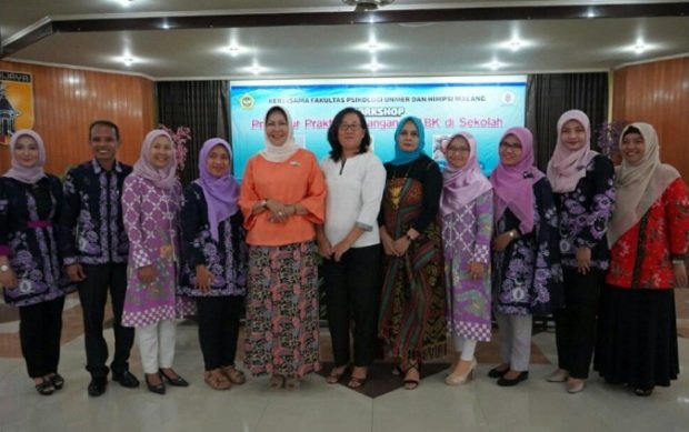 Foto bersama Walikota Batu, Dewanti Rumpoko di acara Workshop Produser Praktis Penanganan Anak Berkebutuhan Khusus (ABK)
