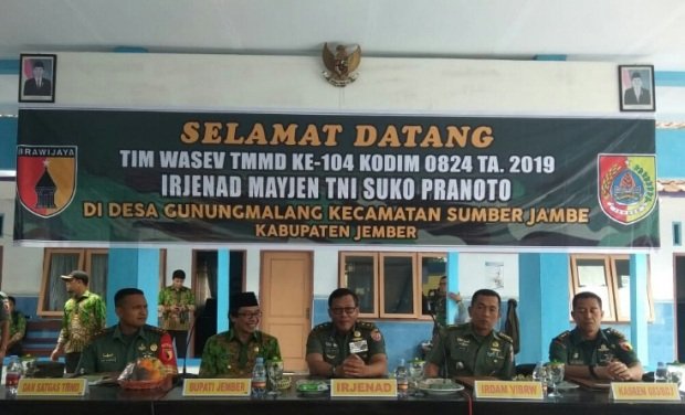 Foto: Wakil Bupati Jember bersama Tim WASEV TMMD ke 104