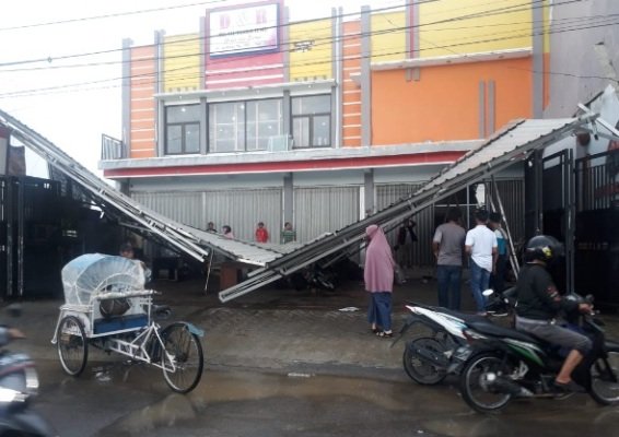 Foto: Salah satu ruko di sumenep yang rusak diterjang puting beliung