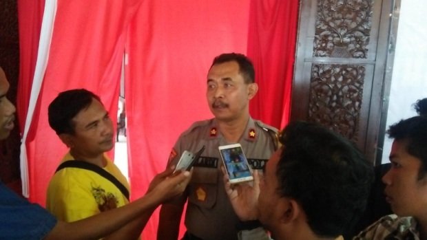 Foto: Sejumlah awak media saat wawancara pengamanan pemilu di Sampang