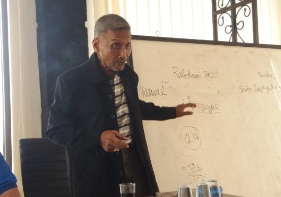 Foto: Yunanto saat mengajar diklat jurnalistik LASMI angkatan IV di Kota Batu