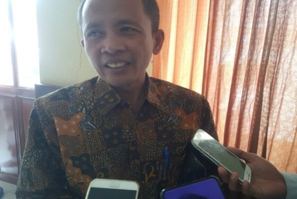 Foto: Rektor IAIN Madura, Mohammad Kosim saat dimintai Keterangan di Halaman Mapolres Pamekasan