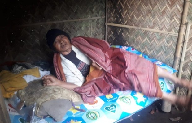 Foto: salah satu warga menghuni rumah tidak layak huni