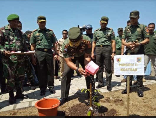 foto: Pangdivif-2/Kostrad Ajak Masyarakat Tanam Pohon