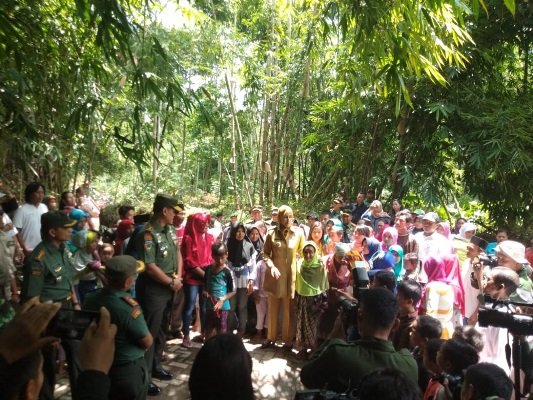 para siswa yang ikut memeriahkan acara TMMD