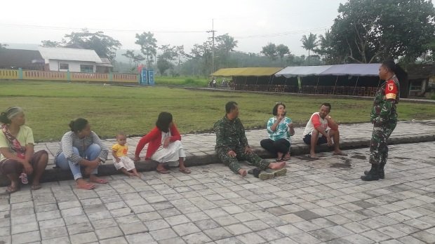 foto masyarakat yang berolahraga