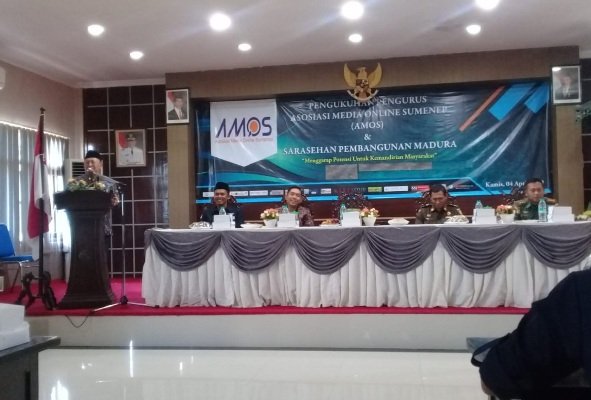 foto: bupati Sumenep saat memberi sambutan di pengukuhan pengurus AMOS