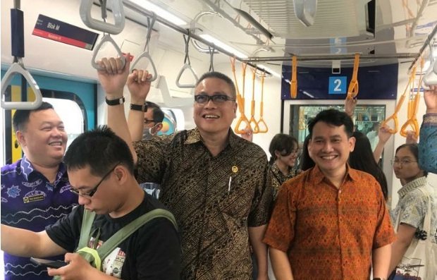 Foto: Tim Kompolnas saat menjajal MRT Jakarta
