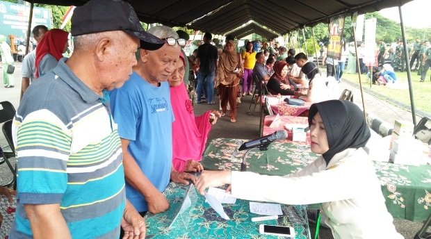 foto: pasar murah warnai HUT Persit ke-73