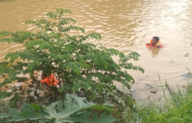 Foto: Pencarian Korban bunuh diri di pamekasan