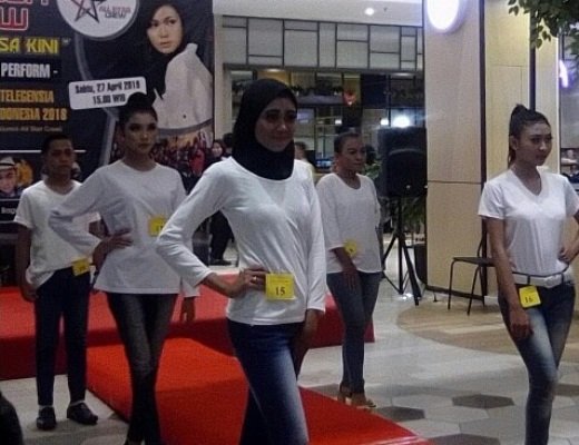 Foto: Para model saat menunjukkan kebolehannya