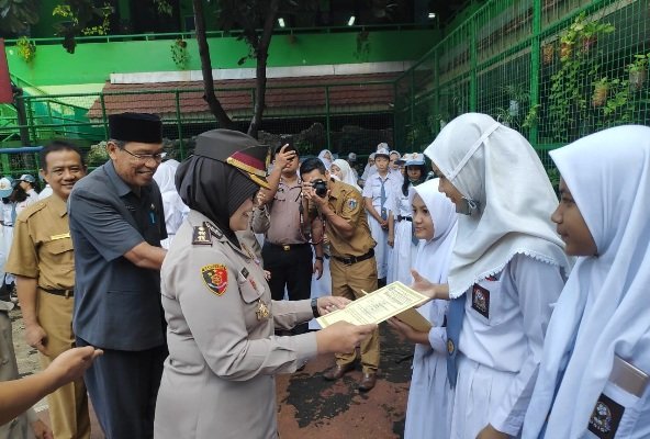 foto: Berikan Motivasi dan edukasi  kepada para pelajar