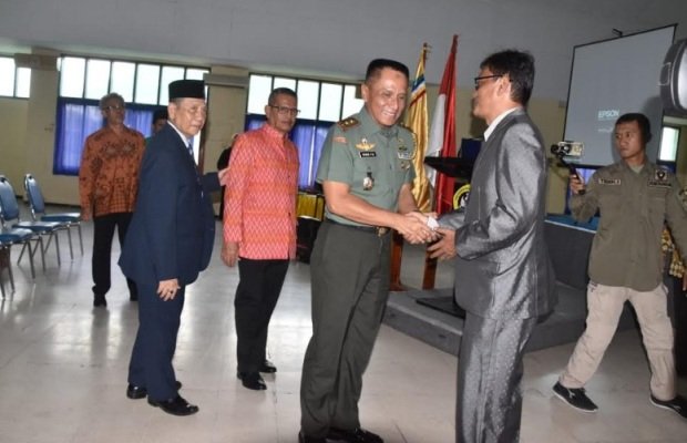 Foto: Pangdam Brawijaya saat mengahdiri Pelantikan Rektor Universitas Merdeka Surabaya