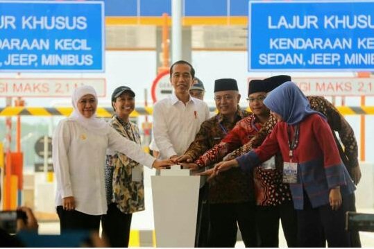 Foto: Presiden Republik Indonesia Joko Widodo (Jokowi) saat meresmikan Jalan Tol Pandaan Malang,