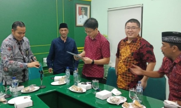 Foto: penandatangan kontrak kerja sama antara Dinas pendidikan sumenep dengan perusahaan android internasional