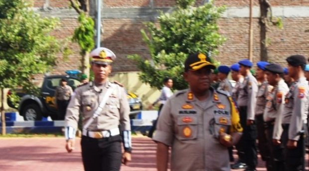 Foto: Kapolres Sumenep AKBP Muslimin saat meminpin upacara apel gelar pasukan