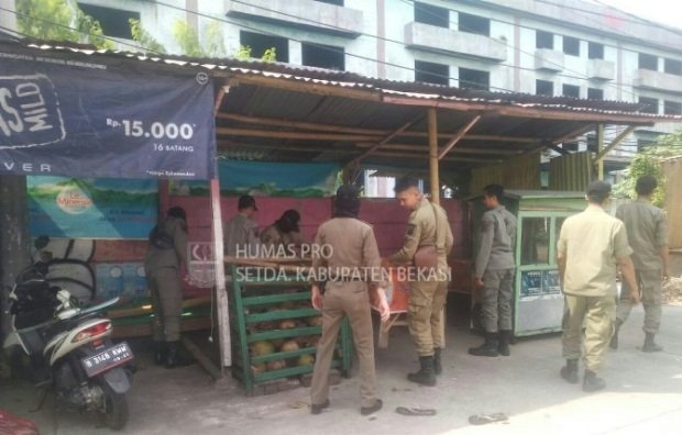 Foto: penertiban Bangli Jalan Kalimalang