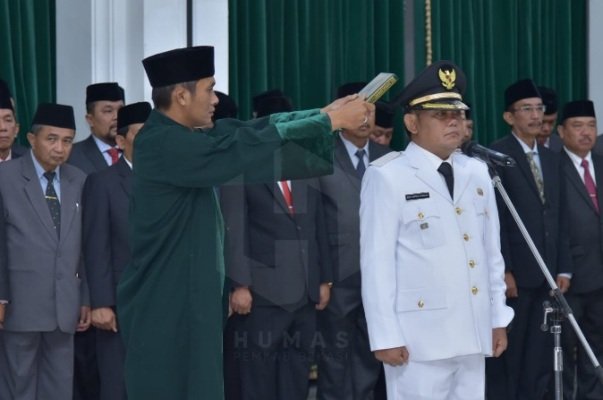 Foto Dokumen pelantikan Bupati Bekasi