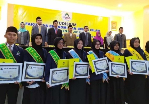 Foto: Yudisium Perdana FEBI IAIN Madura 