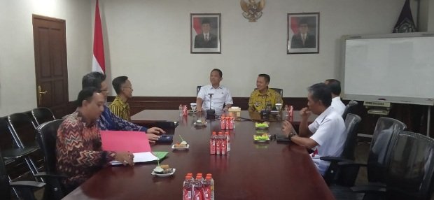 Foto: Suasana pertemuan di ruang Mahameru kantor Bupati Lumajang, (sumber Humas dan Protokoler Pemkab Lumajang)