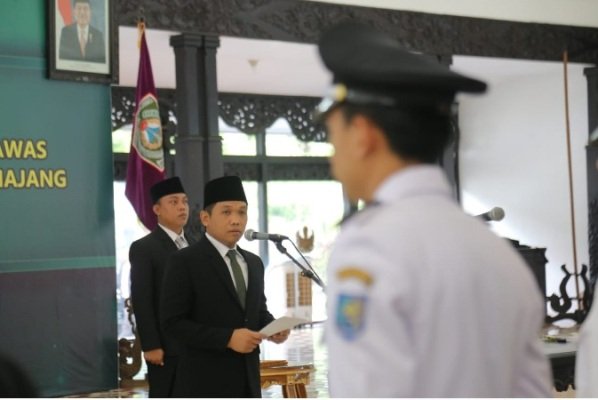 Foto: Bupati Lumajang saat menyampaikan penekanannya kepada 131 pejabat