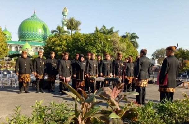 Foto: Bupati Pamekasan, Badrut Tamam melantik dan mengambil sumpah 20 pejabat di area Monumen arek lancor.
