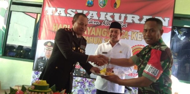 Foto: tasyakkuran hut bhayangkara ke- 73 di mapolres sampang