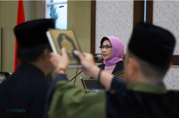 Foto: Walikota Batu Dewanti Rumpoko saat melantik 106 pejabat