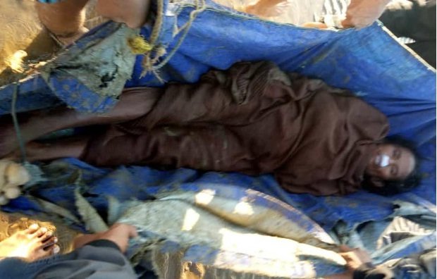 Foto: mayat tanpa identitas yang ditemukan warga di panatai taddan camplong sampang
