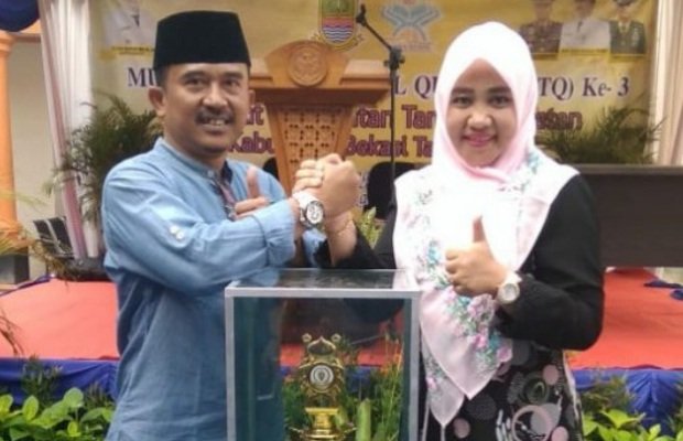 Foto: Camat Tamsel dan Kades Lambangsari