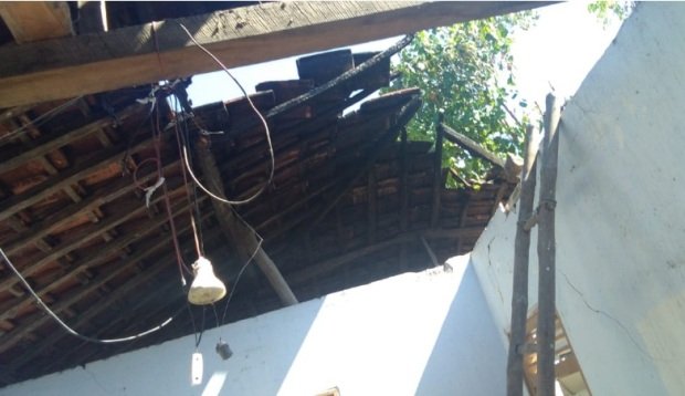 foto: rumah orang tua Kades Jate non aktif yang terbakar