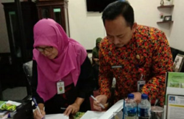 Foto: Kabid.Prasarana, sarana dan penyuluhan Arif Firmanto, STP,M.Si di Kantor Diperta Hortikultura dan Perkebunan Kab. Sumenep
