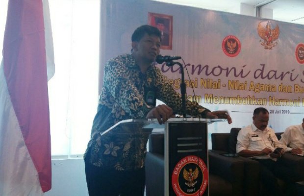 Foto:  H. Syamsul,, Kepala Bagian Tata Usaha Kaantor Wilayah Kementerian Agama Sulawesi Barat, saat menjadi salah seorang pemateri. 