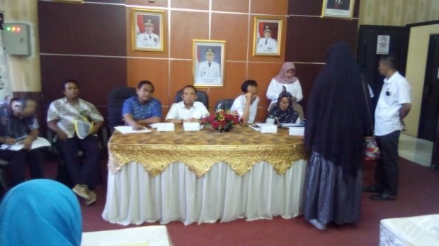 Foto : Acara penyampaian nilai ganti kerugian atas bidang tanah yang terkena lahan untuk pembangunan jalan Kalimalang.