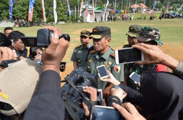 Foto: Pangdam V/Brawijaya usai penutupan TMMD ke-105 di Trenggalek