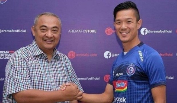 Foto:  Takafumi Akahoshi saat diperkenalkan ke publik