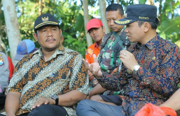 Foto: Bupati Lumajang saat memberikan pemaran