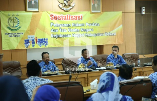 Foto : Bupati Bekasi, Eka Supria Atmaja, saat memimpin rapat koordinasi.