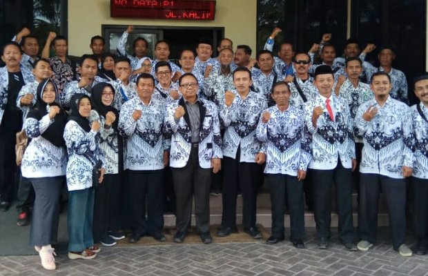 Foto Bersama Ketua dan anggota PGRI