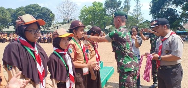 Foto: Resimen Armed 1/PY/2-Kostrad saat Tutup Jambore II MKKS SMP Swasta di Kota Malang