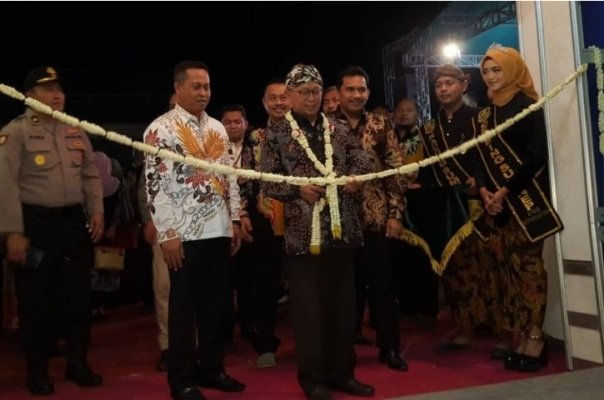 Foto: Bupati Sumenep, A Busyro Karim, bersama Forkopimda saat membuka pameran