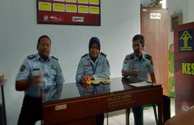 Foto : Siti Rachimah Plh Kasubsi pelayanan Tahanan Lapas Klas II B Sampang