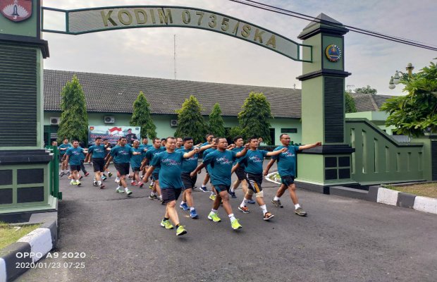 Foto : Pembinaan fisik personil Kodim 0735/ Surakarta 