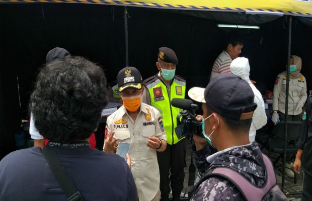 Foto: Wakil Walikota Batu Ir. H. Punjul Santoso, MM, saat diwawancarai awak media.