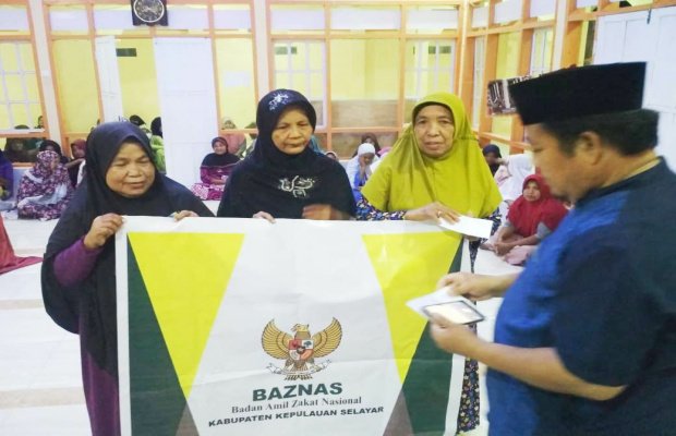 Foto: Baznas Kabupaten Kepulauan Selayar Saat salurkan Zakat kepada 1.338 Kaum Mustahiq